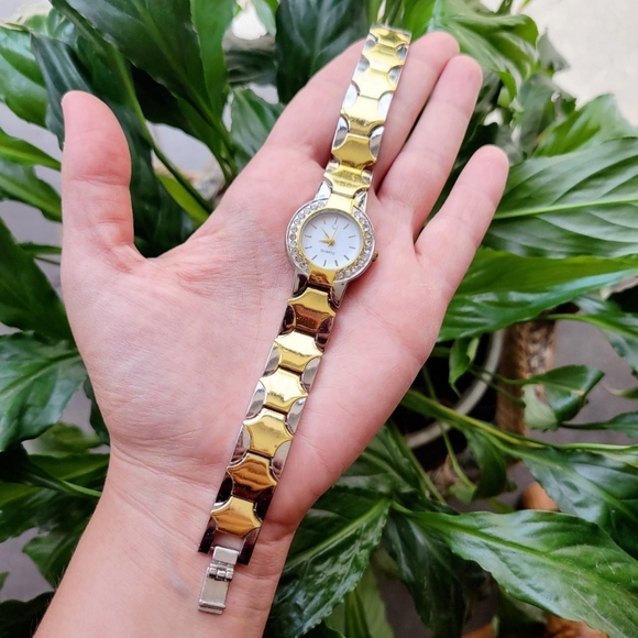 Rhinestone Quartz Classic Watch - Picture 1 of 8